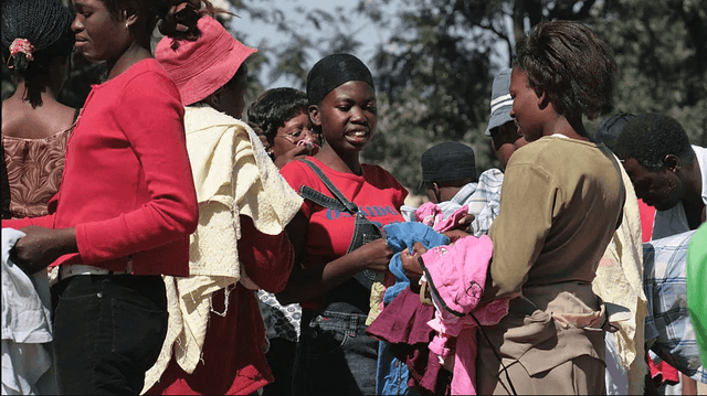 Zimbabwe Imposes New Ban on Used Clothing Sales and Night Trading