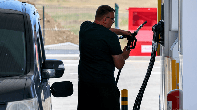 Russia Extends Fuel Export Freeze to Ease Internal Shortages