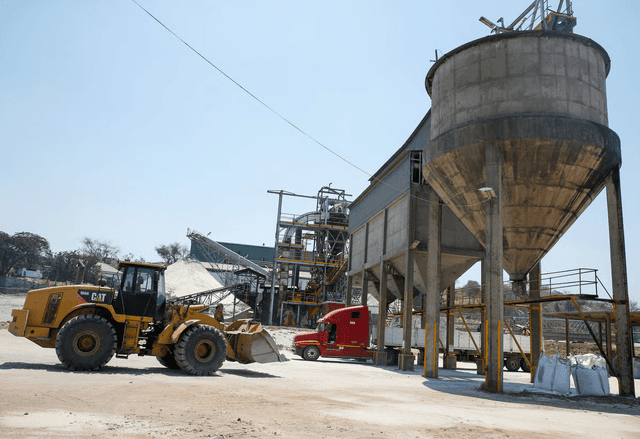 Zimbabwe Blocks Overseas Sales of Raw Minerals to Spur Local Industry
