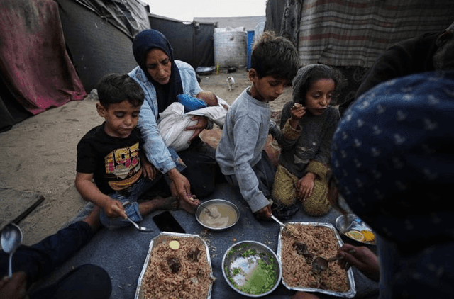 High Food Costs Strain Algerian Families During Ramadan